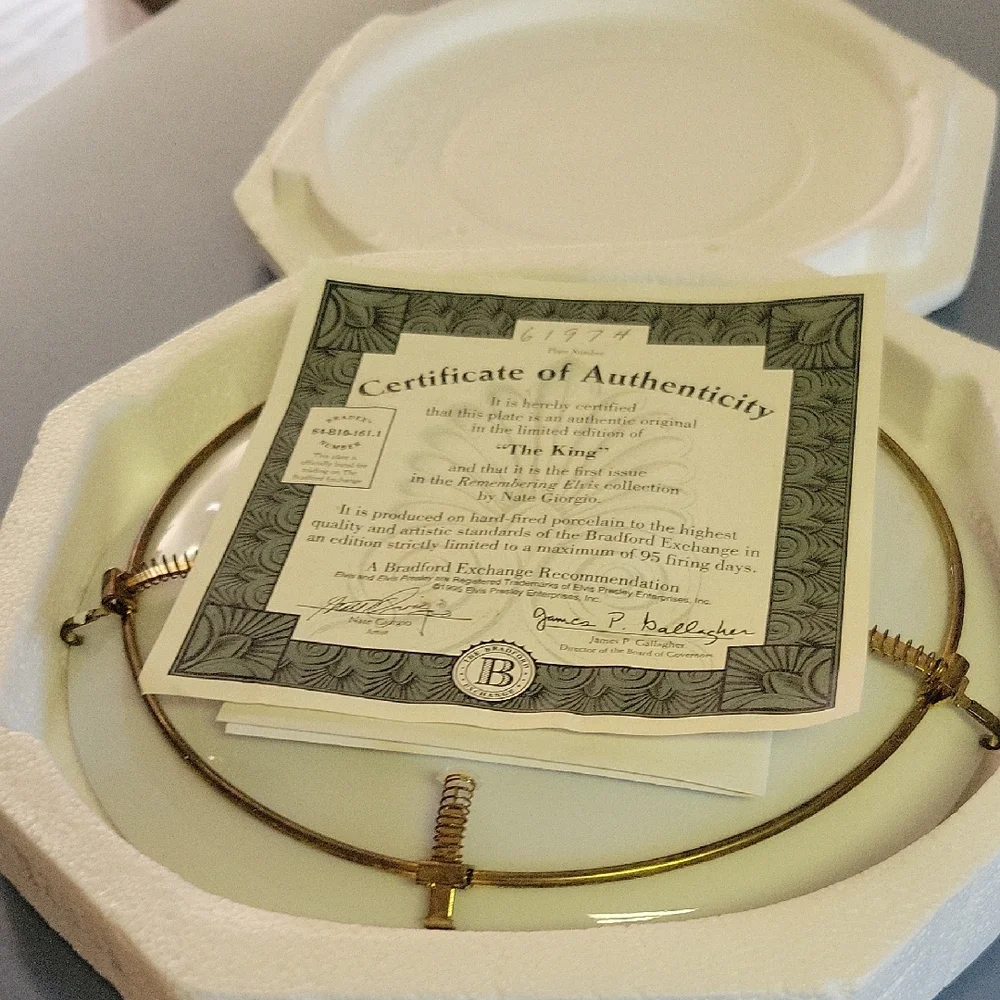 Decorative Plate with Singer Design - Picture 8 of 8